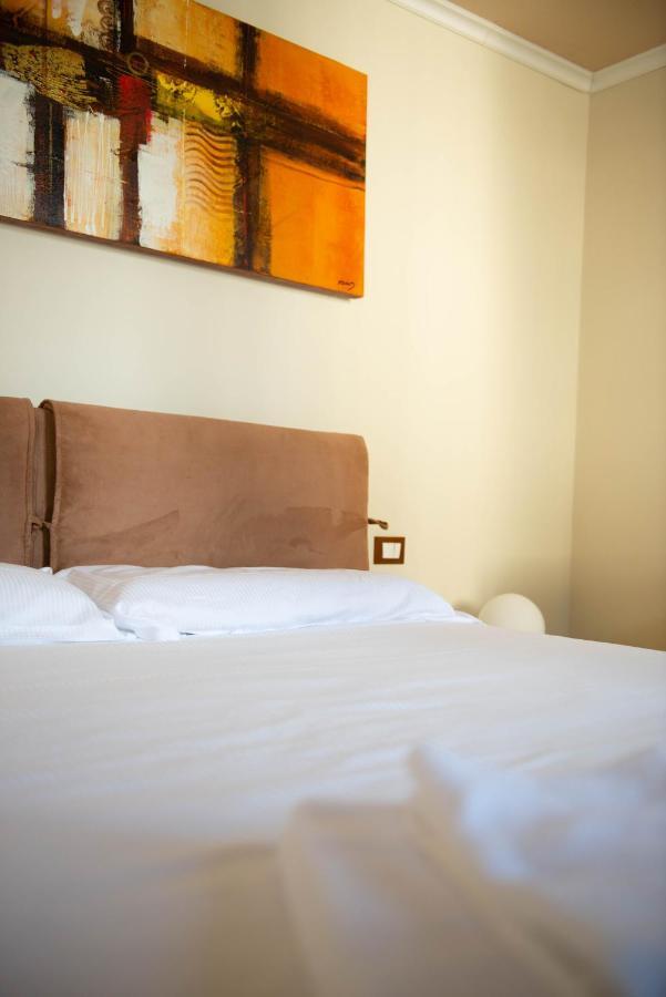 Modern, Bright Near Boboli Gardens & Santo Spirito - Homeunity Флоренция Экстерьер фото