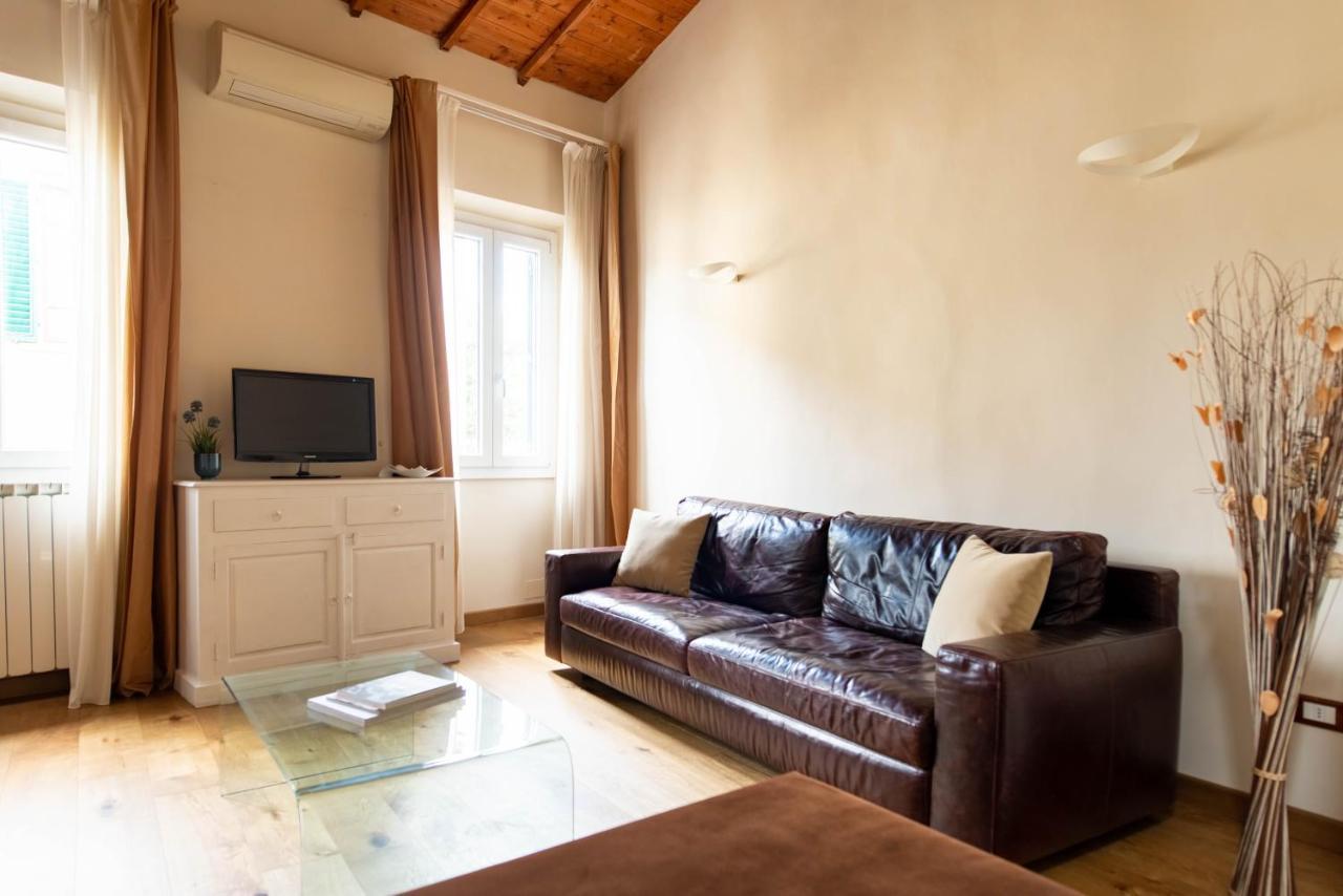 Modern, Bright Near Boboli Gardens & Santo Spirito - Homeunity Флоренция Экстерьер фото